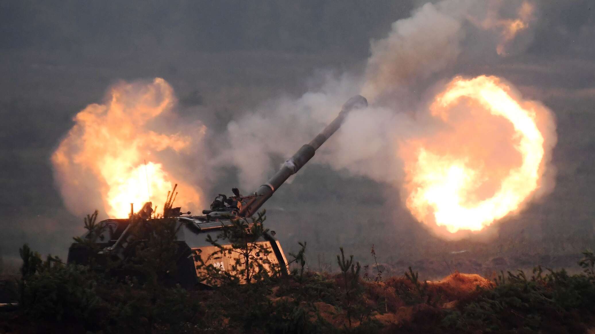 القوات الروسية تدمر شبكة تحصينات القوات الأوكرانية في زابوروجيه - وزارة الدفاع