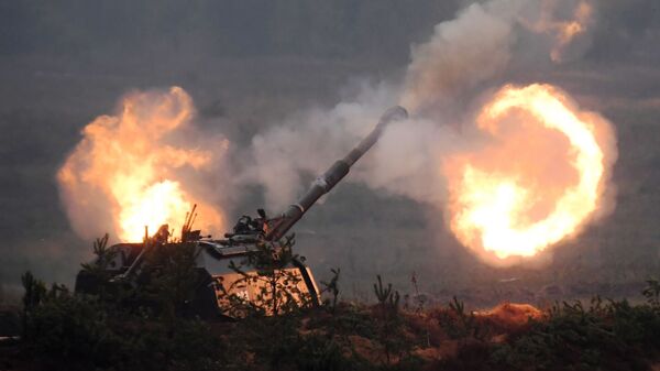 Самоходная артиллерийская установка (САУ) Мста-С на полигоне в Минской области - سبوتنيك عربي