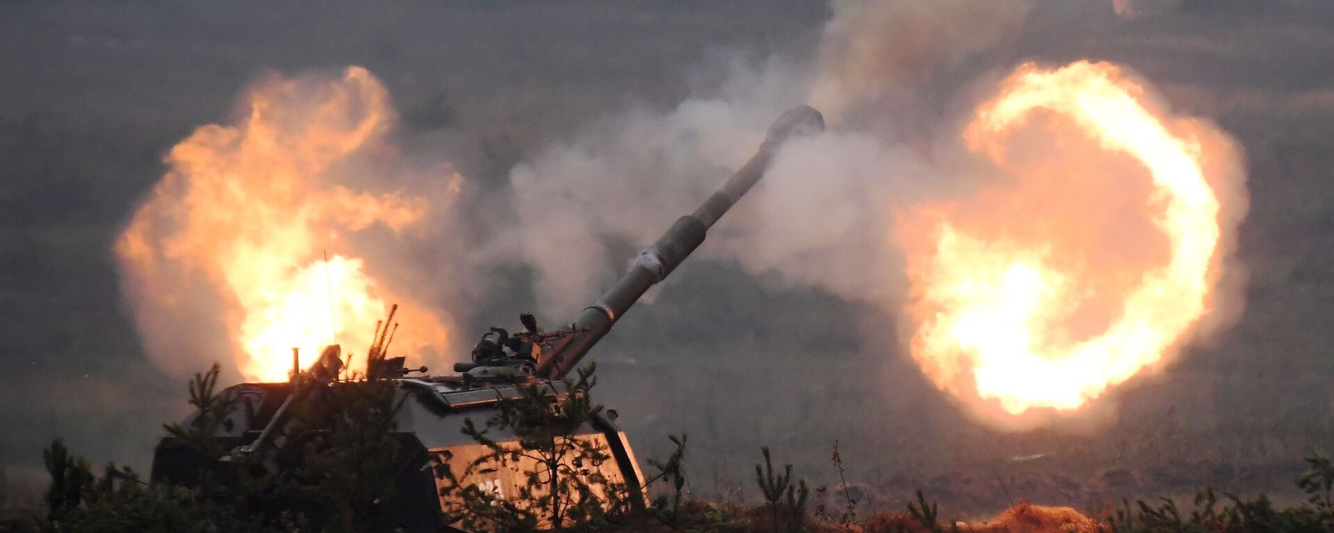 Самоходная артиллерийская установка (САУ) Мста-С на полигоне в Минской области - سبوتنيك عربي, 1920, 31.01.2026