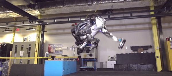 ربوت يقوم بحركات رياضة - سبوتنيك عربي