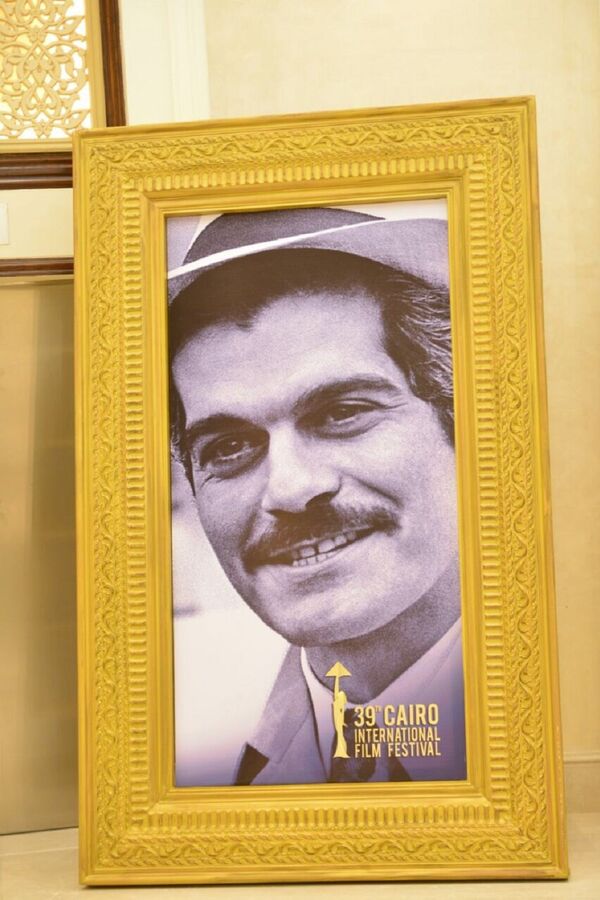 صورة للنجم عمر الشريف في مهرجان القاهرة السينمائي - سبوتنيك عربي