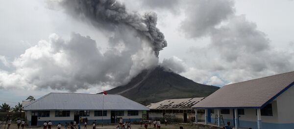 بركان جبل أجونج في جزيرة بالي الإندونيسية بركان جبل أجونج في جزيرة بالي الإندونيسية - سبوتنيك عربي
