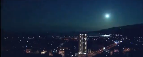 كرة نارية تضيء سماء اليابان كرة نارية تضيء سماء اليابان - سبوتنيك عربي