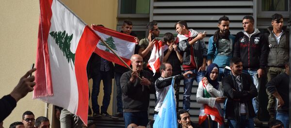 فيديو وصور...إحتفال حاشد للحريري بعد عودته إلى بيروت - سبوتنيك عربي