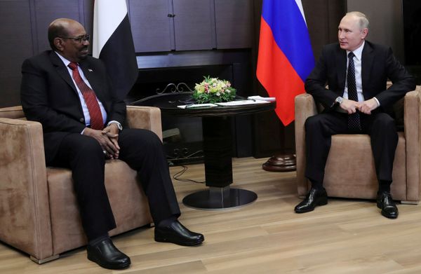 الرئيس السوداني عمر البشير والرئيس الروسي فلاديمير بوتين الرئيس السوداني عمر البشير والرئيس الروسي فلاديمير بوتين - سبوتنيك عربي