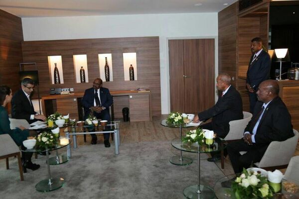 الرئيس السوداني ومراسلي سبوتنيك - سبوتنيك عربي