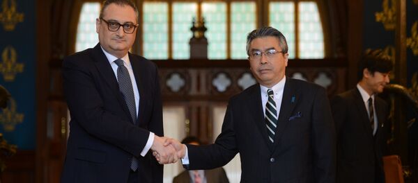 نائب وزير الخارجية الروسي إيغور مورغولوف مع نائب وزير الخارجية الياباني شينسوكي سوجياما - سبوتنيك عربي