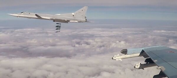 ضربات جوية لطائرات تو-22 إم 3 الروسية على مواقع تنظيم داعش الإرهابي في سوريا - سبوتنيك عربي