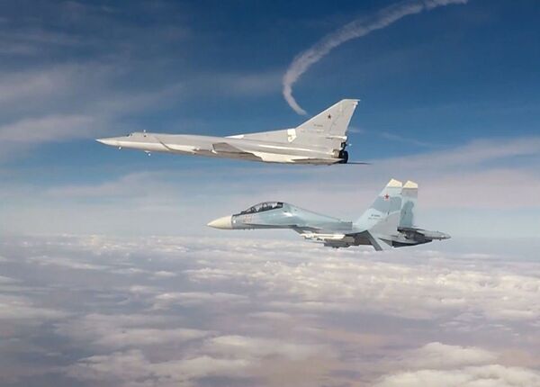 ضربات جوية لطائرات تو-22 إم 3 الروسية على مواقع تنظيم داعش الإرهابي في سوريا - سبوتنيك عربي