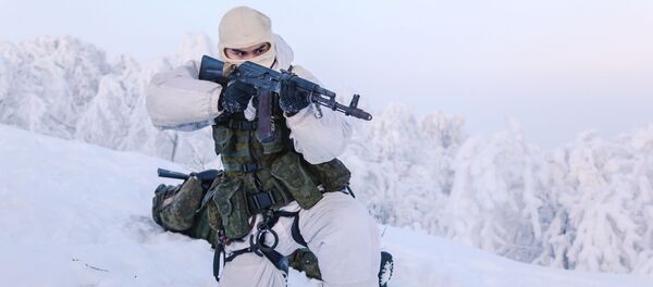 جنود من اللواء البحري الـ61 التابع للأسطول الشمالي الروسي أثناء التدريبات في قاعدة لمشاة البحرية في منطقة مورمانسك جنود من اللواء البحري الـ61 التابع للأسطول الشمالي الروسي أثناء التدريبات في قاعدة لمشاة البحرية في منطقة مورمانسك - سبوتنيك عربي