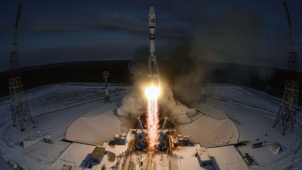 إطلاق حاملة صواريخ سويوز-2.16 مع جهاز فضائي ميتيور رقم2-1 من محطة فوستوتشني - سبوتنيك عربي