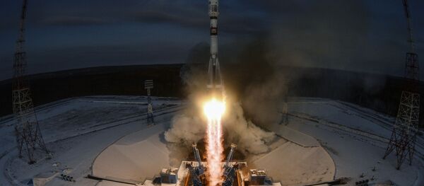 إطلاق حاملة صواريخ سويوز-2.16 مع جهاز فضائي ميتيور رقم2-1 من محطة فوستوتشني - سبوتنيك عربي