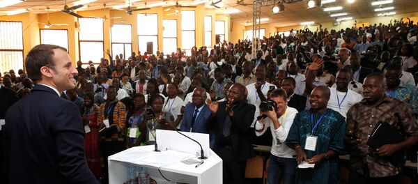 ماكرون في جامعة واجادوجو في بوركينا فاسو - سبوتنيك عربي