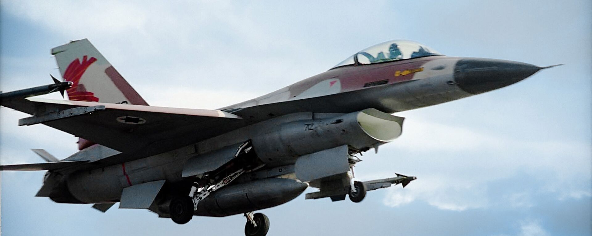 مقاتلة إسرائيلية - سبوتنيك عربي, 1920, 15.08.2025