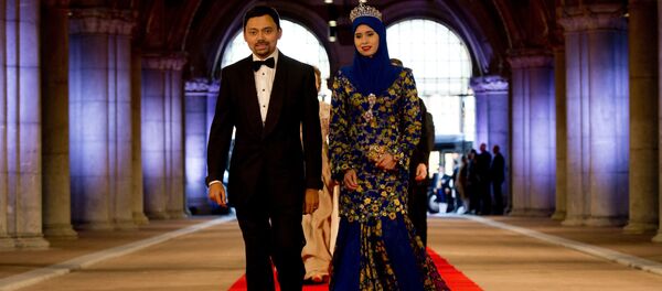 أمير بروناي المهتدي بالله بلقية والأميرة سارة - سبوتنيك عربي