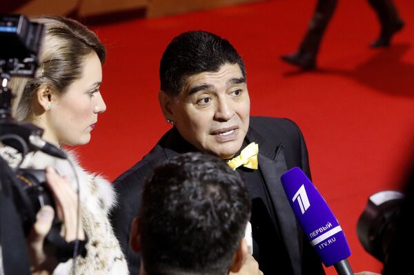 مارادونا في حفل قرعة كأس العالم - سبوتنيك عربي