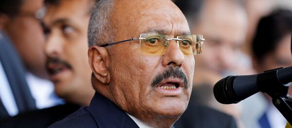 الرئيس السابق علي عبدالله صالح خلال خطابه بمناسبة إحياء الذكرى الـ 35  لتأسيس حزب المؤتمر الشعبي العام في صنمعاء، اليمن 24 أغسطس/ آب 2017 - سبوتنيك عربي