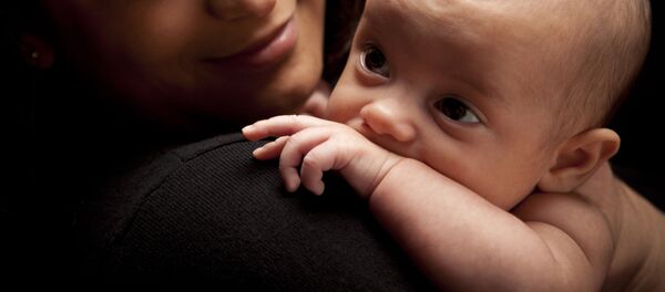 امرأة مع طفل - سبوتنيك عربي