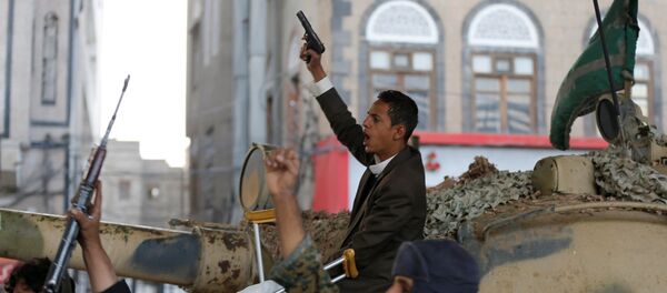 انتشار دبابات تابعة لقوات أنصار الله الحوثية في صنعاء، اليمن 4 ديسمبر/ كانون الأول 2017 - سبوتنيك عربي