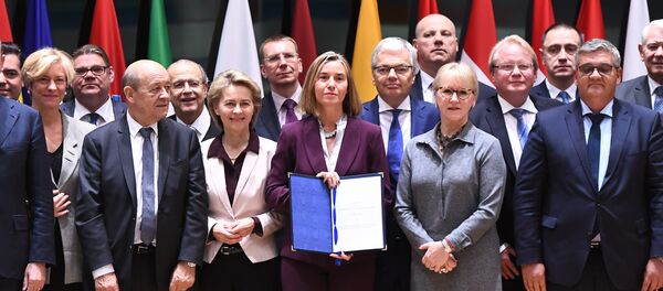 وزراء خارجية ودفاع الاتحاد الأوروبي بعد توقيع مذكرة إنشاء منظمة التعاون الاستراتيجي - سبوتنيك عربي