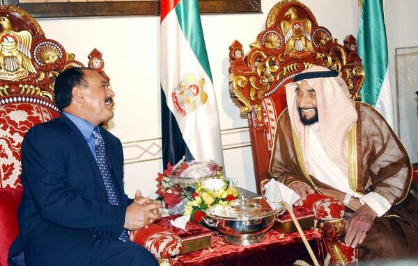  الرئيس اليمني السابق علي عبدالله صالح والرئيس الإماراتي السابق الشيخ زايد بن سلطان آل نهيان في أبو ظبي، عام 2003 - سبوتنيك عربي