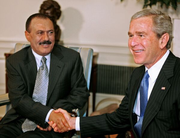  الرئيس اليمني السابق علي عبدالله صالح والرئيس الأمريكي السابق جورج بوش الابن في واشنطن، عام 2005 - سبوتنيك عربي