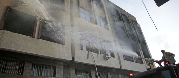 اشعال نار في منزل الرئيس اليمني السابق علي عبدالله صالح في صنعاء، اليمن 4 ديسمبر/ كانون الأول 2017 - سبوتنيك عربي