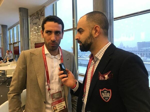 محمد أبو تريكة مع مراسل سبوتنيك - سبوتنيك عربي