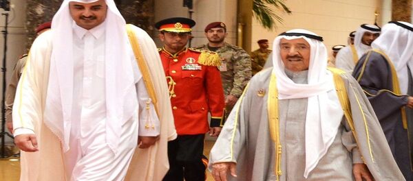 أمير قطر لحظة وصوله الكويت لحضور القمة الخليجية أمير قطر لحظة وصوله الكويت لحضور القمة الخليجية - سبوتنيك عربي