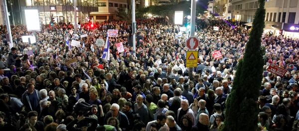 مظاهرات ضد الفساد في تل أبيب، إسرائيل 2 ديسمبر/ كانون الأول 2017 - سبوتنيك عربي