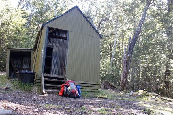 كاس - نيوزيلندا، وفي الواقع كانت محطة للسكك الحديدية، يعيش فيها شخص واحد وهو مدير هذه المحطة. - سبوتنيك عربي