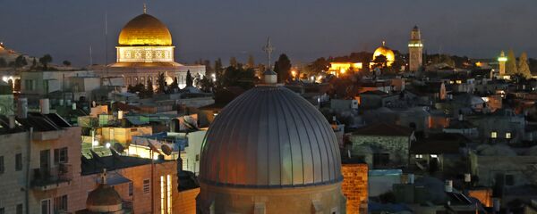 مدينة القدس القديمة: مشهد يطل على مسجد قبة الصخرة ومسجد الأقصى وكنيسة القيامة، 4 ديسمبر/ كانون الأول 2017 - سبوتنيك عربي