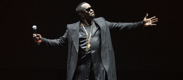 مغني الراب الأمريكي باف دادي، خلال مهرجان إسينس 2016 الموسيقي في نيو أورلينز، الولايات المتحدة 3 يوليو/ تموز 2016 - سبوتنيك عربي