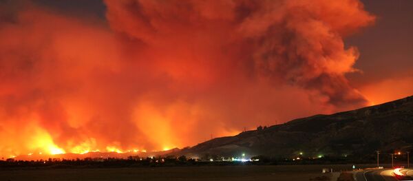 حرائق كبيرة في كاليفورنيا، الولايات المتحدة 4 ديسمبر/ كانون الأول 2017 - سبوتنيك عربي