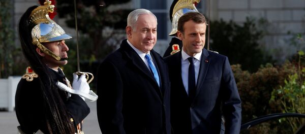 إيمانويل ماكرون وبينامين نتنياهو - سبوتنيك عربي