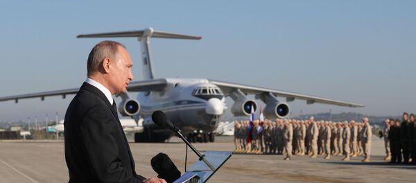 الرئيس فلاديمير بوتين في القاعدة حميميم، سوريا 11 ديسمبر/ كانون الأول 2017 - سبوتنيك عربي