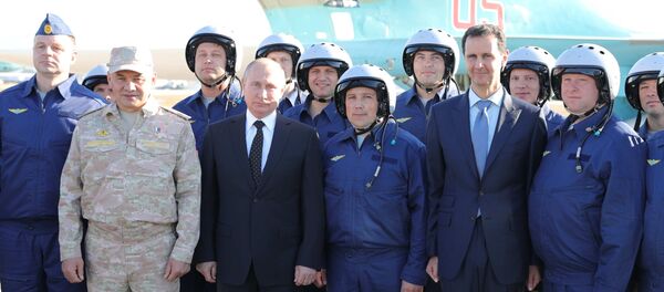 الرئيس فلاديمير بوتين والرئيس بشار الأسد في القاعدة حميميم، سوريا 11 ديسمبر/ كانون الأول 2017 - سبوتنيك عربي