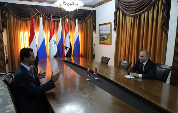  الرئيس فلاديمير بوتين والرئيس بشار الأسد في القاعدة حميميم، سوريا 11 ديسمبر/ كانون الأول 2017 - سبوتنيك عربي