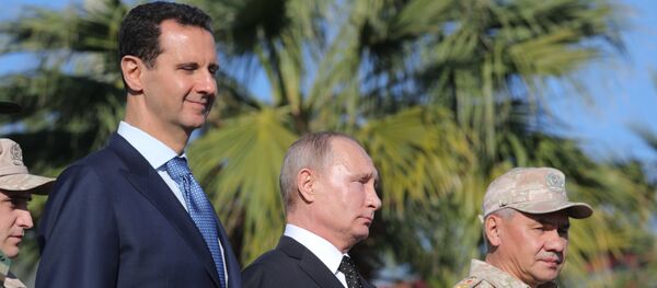 الرئيس فلاديمير بوتين والرئيس بشار الأسد في القاعدة حميميم، سوريا 11 ديسمبر/ كانون الأول 2017 - سبوتنيك عربي