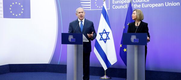 رئيس الوزراء الإسرائيلي بنيامين نتنياهو ورئيس الاتحاد الأوروبي للسياسة الخارجية فيديريكا موغيريني - سبوتنيك عربي
