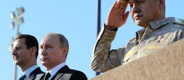 الرئيس فلاديمير بوتين والرئيس بشار الأسد في القاعدة حميميم، سوريا 11 ديسمبر/ كانون الأول 2017 - سبوتنيك عربي