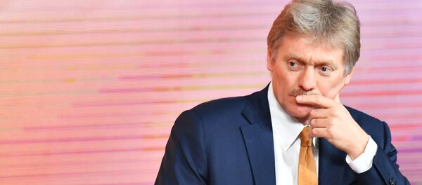 المتحدث الرسمي باسم الرئاسة الروسية دميتري بيسكوف خلال  المؤتمر الصحفي الكبير السنوي للرئيس الروسي فلاديمير بوتين، 14 ديسمبر/ كانون الأول 2017 - سبوتنيك عربي