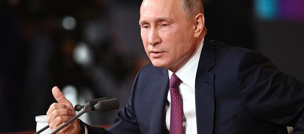 المؤتمر الصحفي الكبير السنوي للرئيس الروسي فلاديمير بوتين في الكرملين، موسكو 14 ديسمبر/ كانون الأول 2017 - سبوتنيك عربي