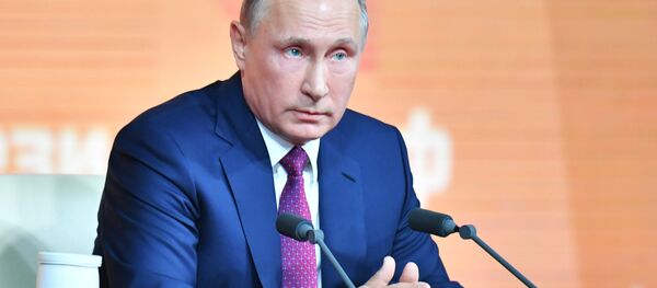 المؤتمرالصحفي الكبير السنوي للرئيس الروسي فلاديمير بوتين في الكرملين، موسكو 14 ديسمبر/ كانون الأول 2017 - سبوتنيك عربي