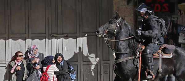 احتجاجات على قرار دونالد ترامب حول إعلان القدس عاصمة لإسرائيل في القدس الشرقية بالضفة الغربية، فلسطين 9 ديسمبر/ كانون الأول 2017 - سبوتنيك عربي