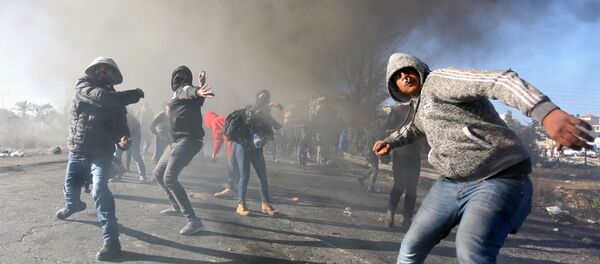 احتجاجات على قرار دونالد ترامب حول إعلان القدس عاصمة لإسرائيل في الضفة الغربية، فلسطين ديسمبر/ كانون الأول 2017 احتجاجات على قرار دونالد ترامب حول إعلان القدس عاصمة لإسرائيل في الضفة الغربية، فلسطين ديسمبر/ كانون الأول 2017 - سبوتنيك عربي