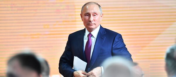 المؤتمر الصحفي الكبير السنوي للرئيس الروسي فلاديمير بوتين في الكرملين، موسكو 14 ديسمبر/ كانون الأول 2017 - سبوتنيك عربي