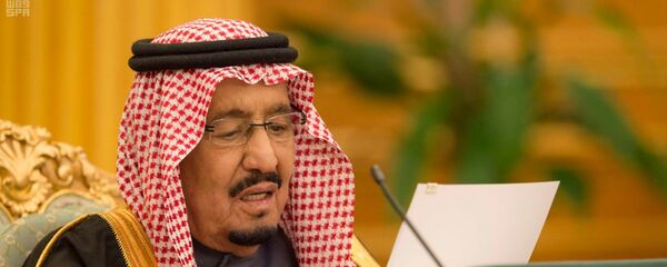 الملك سلمان يلقي كلمة أمام مجلس الوزراء أثناء إقرار الموازنة - سبوتنيك عربي