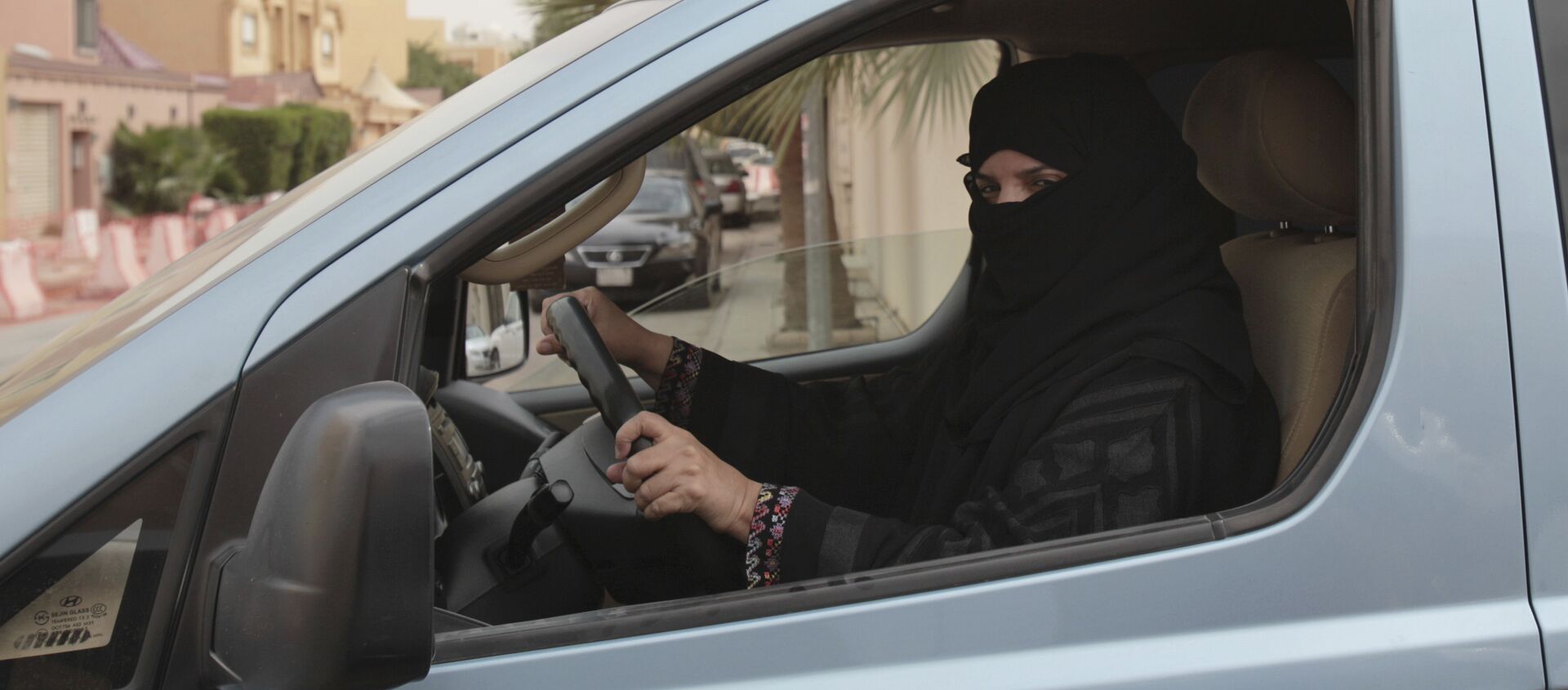 امرأة سعودية تقود السيارة - سبوتنيك عربي, 1920, 13.01.2021