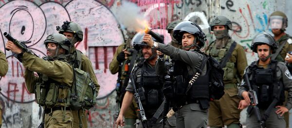 القوات الإسرائيلية تفرق محتجين فلسطينيين - سبوتنيك عربي